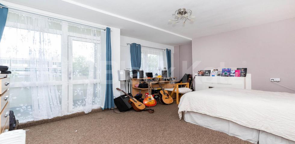 			CLOSE TO CITY UNI, 3 Bedroom, 1 bath, 1 reception Apartment			 Agdon Street EC1, CLERKENWELL